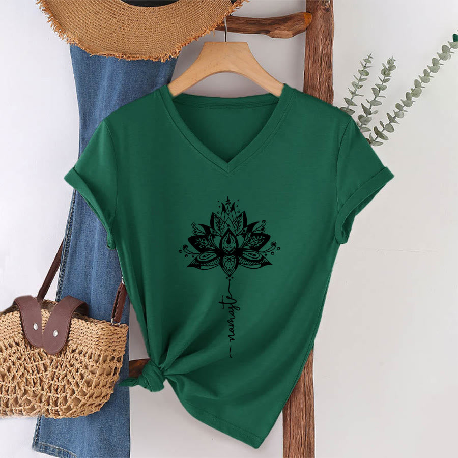 T-shirt Olivenorma con intricato mandala di loto e disegno Namaste, scollo a V. - image 22