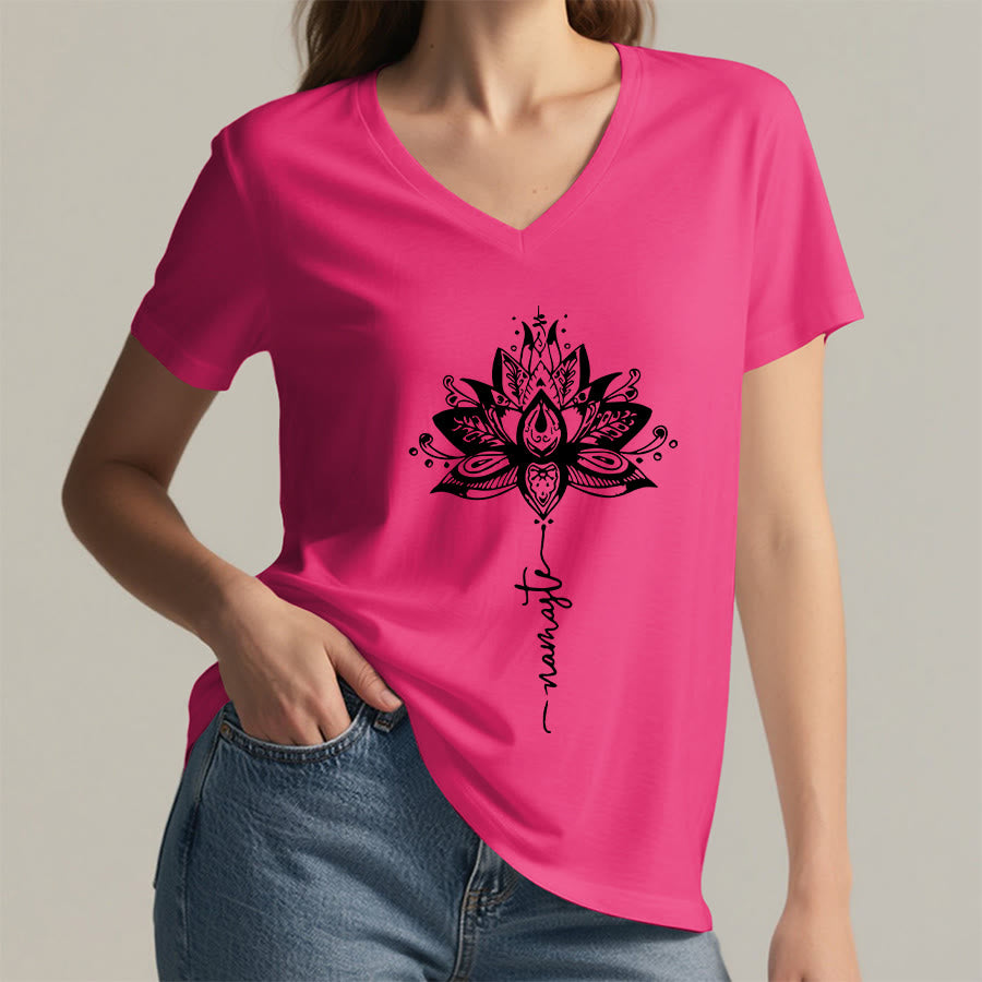 T-shirt Olivenorma con intricato mandala di loto e disegno Namaste, scollo a V. - image 35