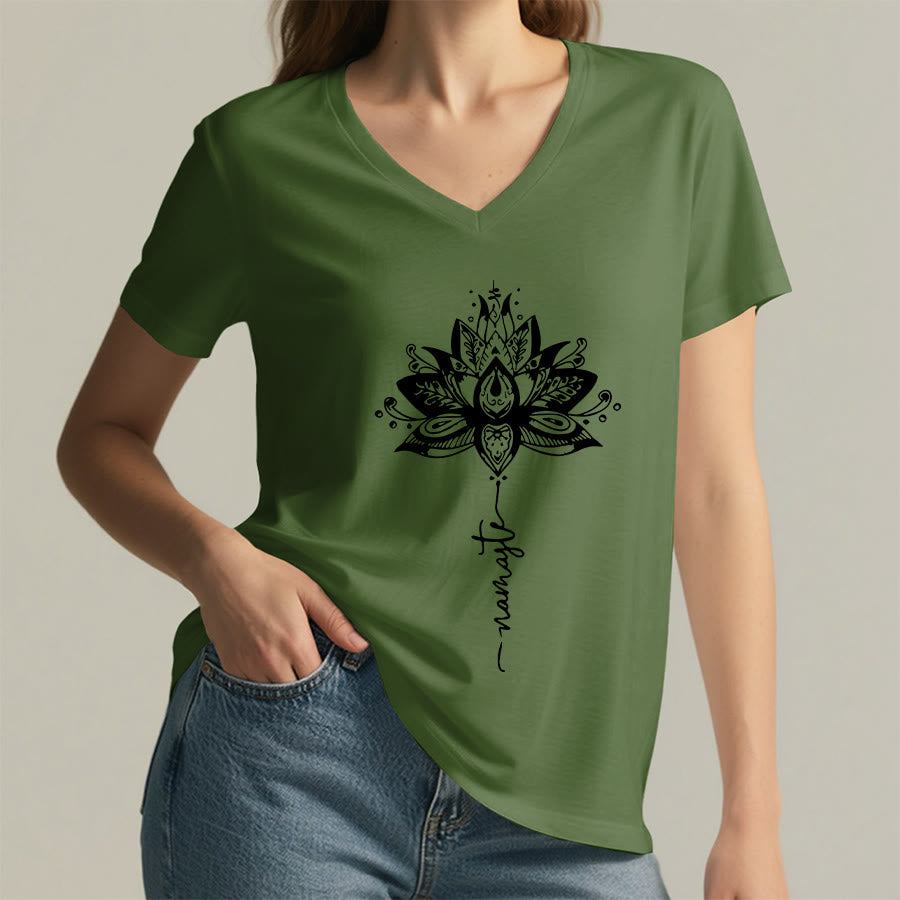 T-shirt Olivenorma con intricato mandala di loto e disegno Namaste, scollo a V. - image 26