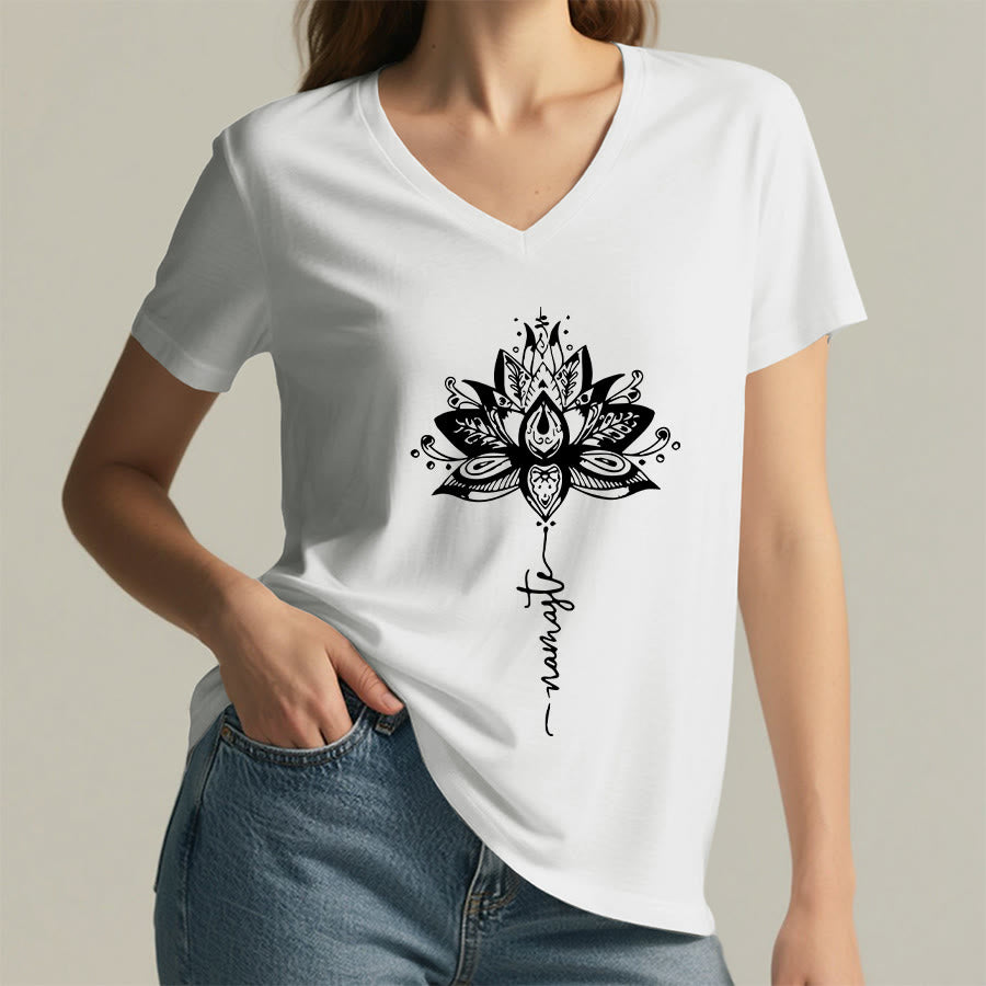 T-shirt Olivenorma con intricato mandala di loto e disegno Namaste, scollo a V. - image 17