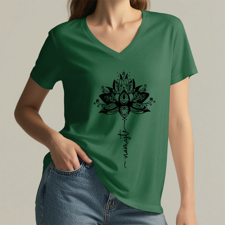 T-shirt Olivenorma con intricato mandala di loto e disegno Namaste, scollo a V. - image 23