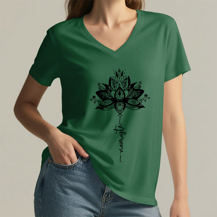 T-shirt Olivenorma con intricato mandala di loto e disegno Namaste, scollo a V. - image 23