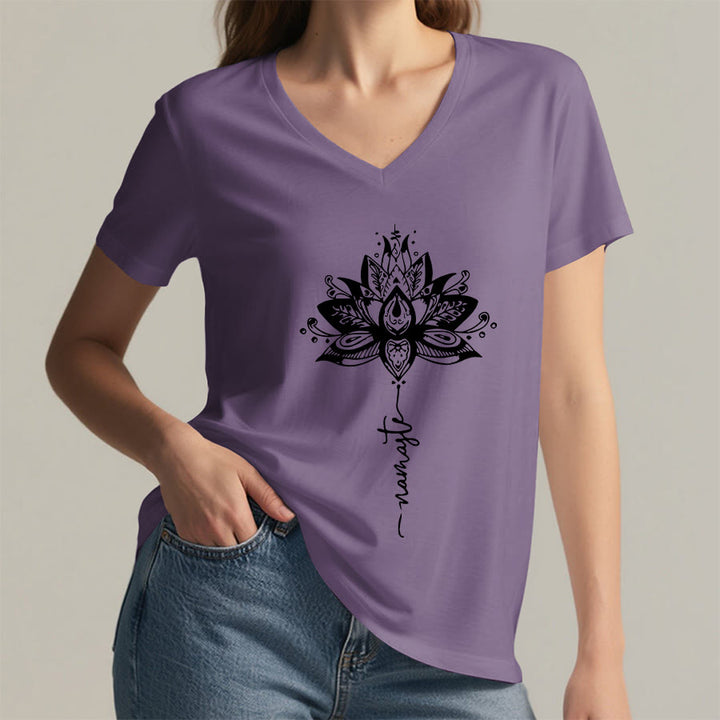 T-shirt Olivenorma con intricato mandala di loto e disegno Namaste, scollo a V. - image 38