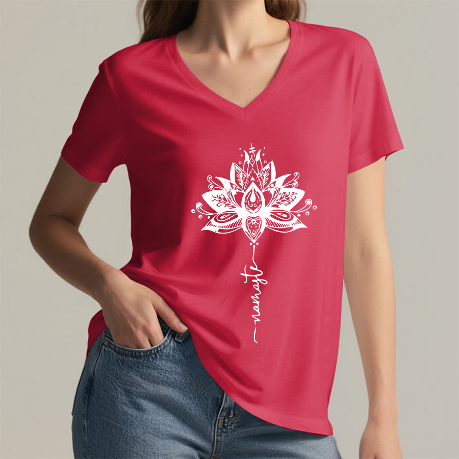T-shirt Olivenorma con intricato mandala di loto e disegno Namaste, scollo a V. - image 29