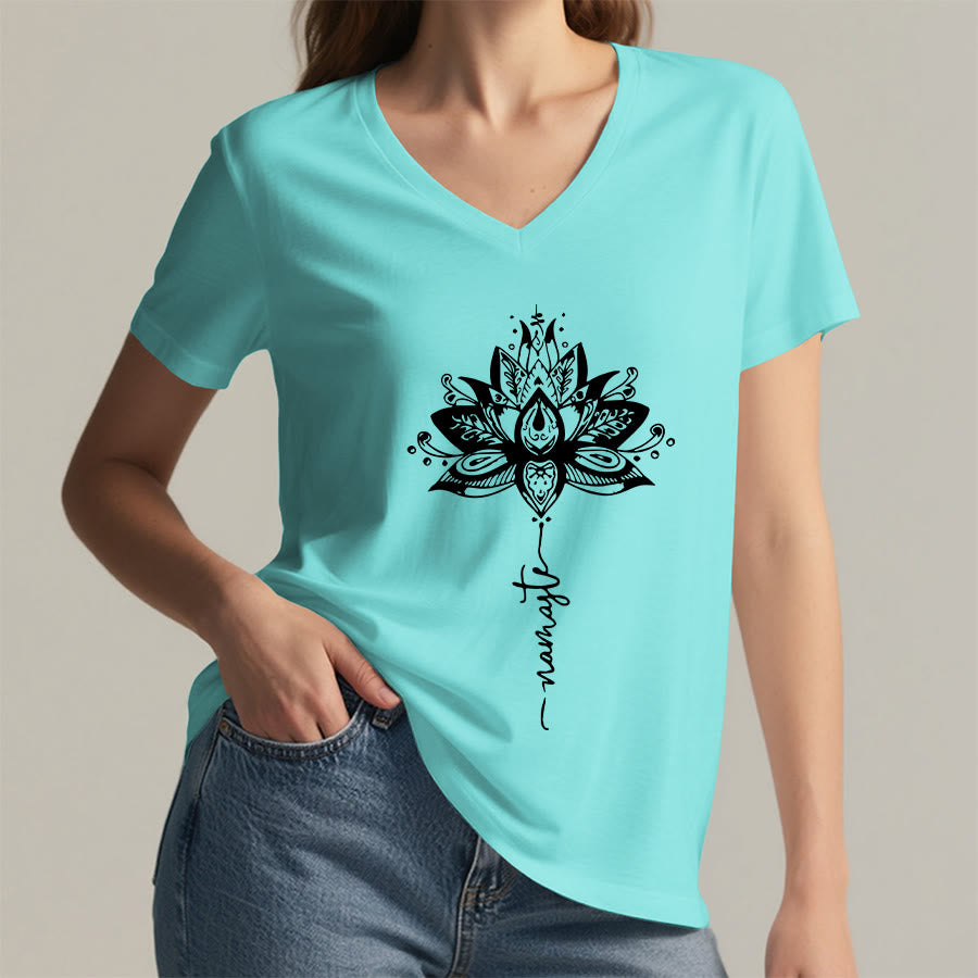 T-shirt Olivenorma con intricato mandala di loto e disegno Namaste, scollo a V. - image 11