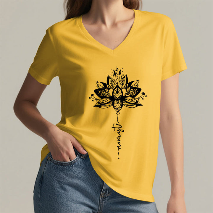 T-shirt Olivenorma con intricato mandala di loto e disegno Namaste, scollo a V. - image 32