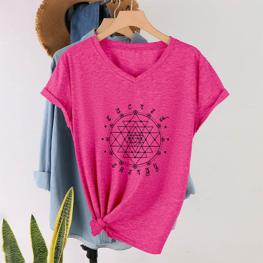 T-shirt Olivenorma con scollo a V e grafica "Energia Sacra" e geometria sacra. - image 34
