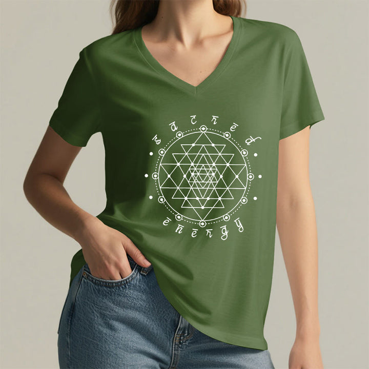 T-shirt Olivenorma con scollo a V e grafica "Energia Sacra" e geometria sacra. - image 26