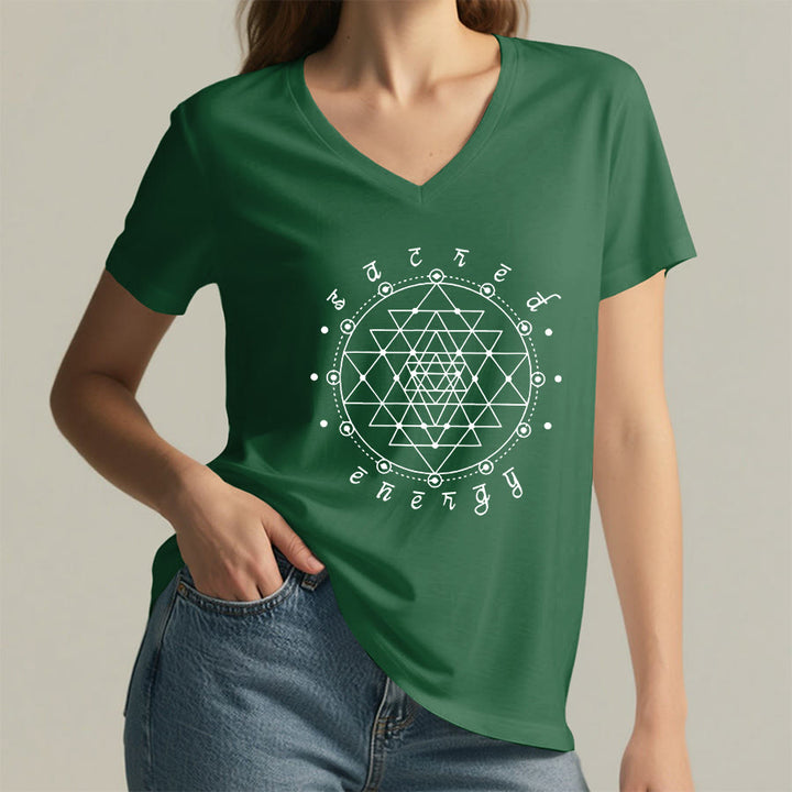 T-shirt Olivenorma con scollo a V e grafica "Energia Sacra" e geometria sacra. - image 23