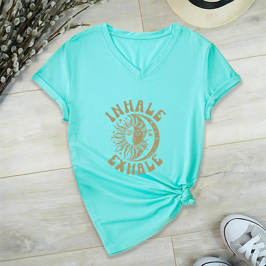 T-shirt Olivenorma Boho Sun Moon con grafica "Inhale Exhale" e scollo a V. - Lago Blu - 2XL - image 9