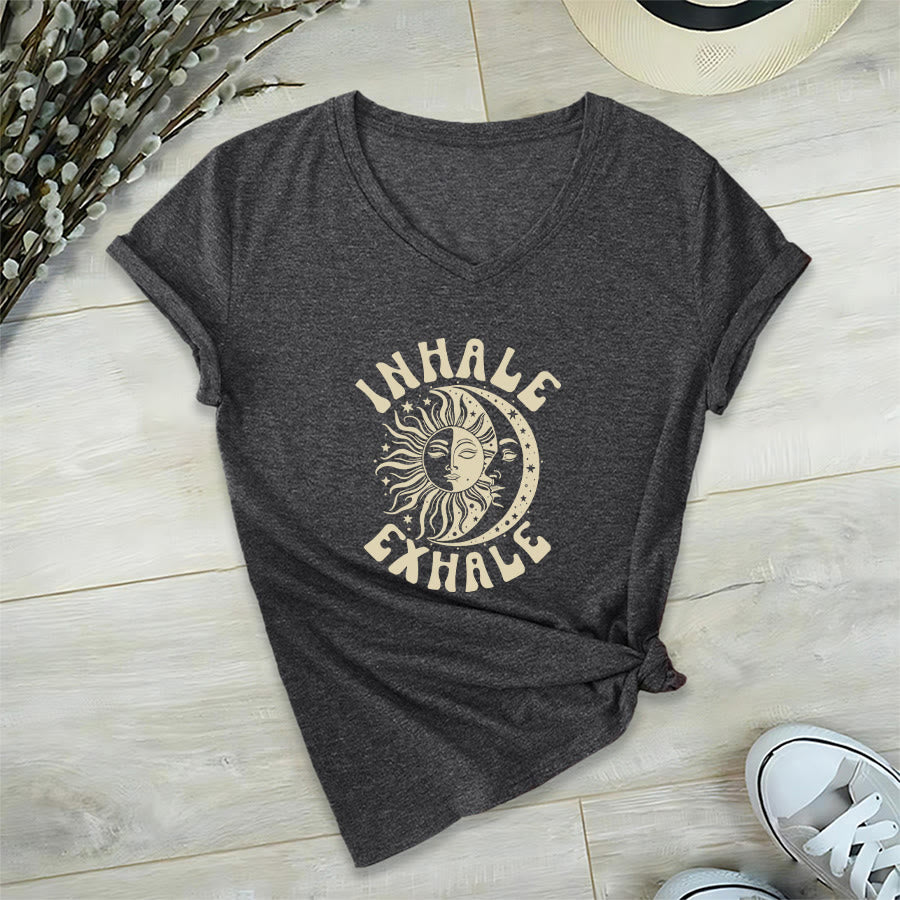 T-shirt Olivenorma Boho Sun Moon con grafica "Inhale Exhale" e scollo a V. - Grigio - 2XL - image 15