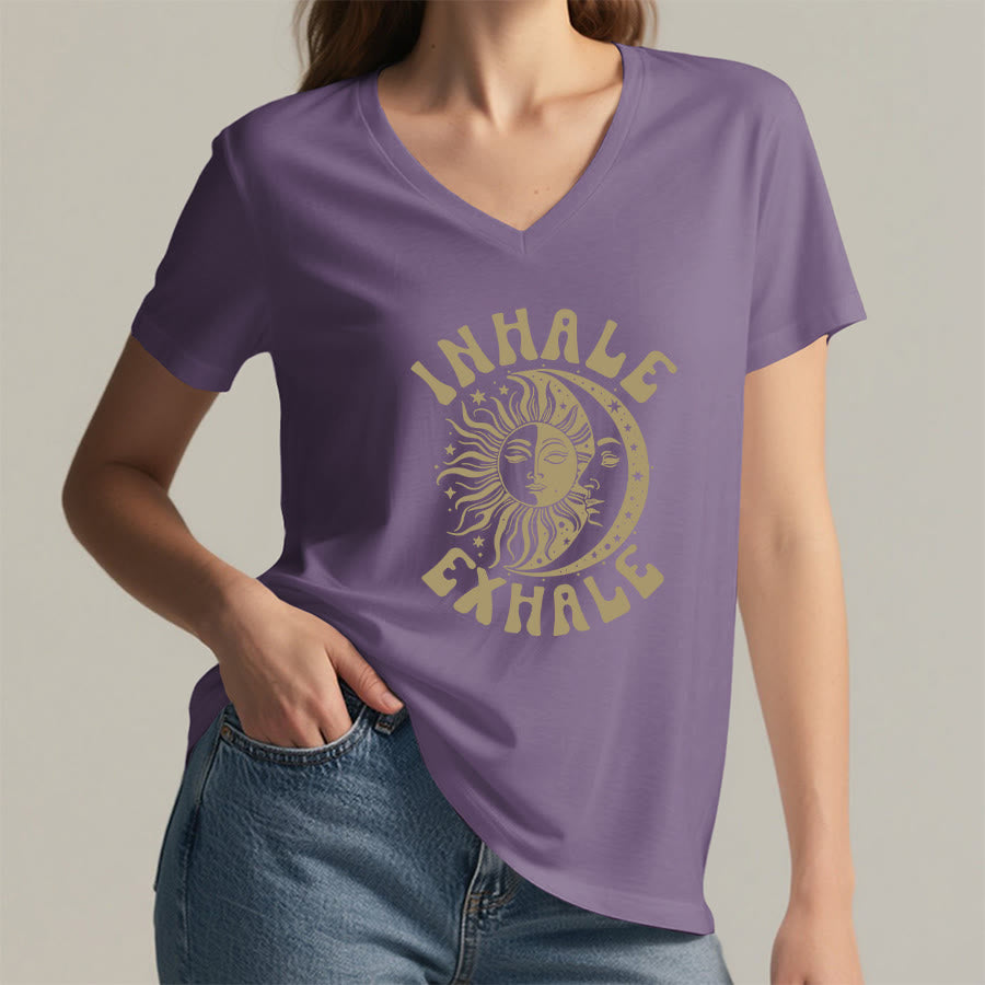 T-shirt Olivenorma Boho Sun Moon con grafica "Inhale Exhale" e scollo a V. - image 38