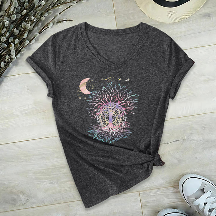T-shirt da donna con scollo a V Olivenorma Boho con stampa luna crescente, stella, galassia e albero della vita. - Grigio - 2XL - image 0
