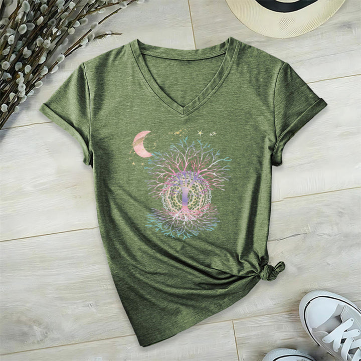 T-shirt da donna con scollo a V Olivenorma Boho con stampa luna crescente, stella, galassia e albero della vita. - Verde oliva - 2XL - image 3