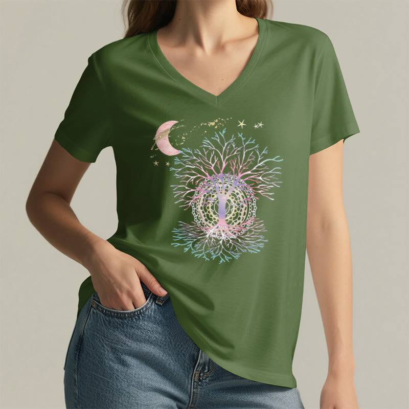 T-shirt da donna con scollo a V Olivenorma Boho con stampa luna crescente, stella, galassia e albero della vita. - image 5