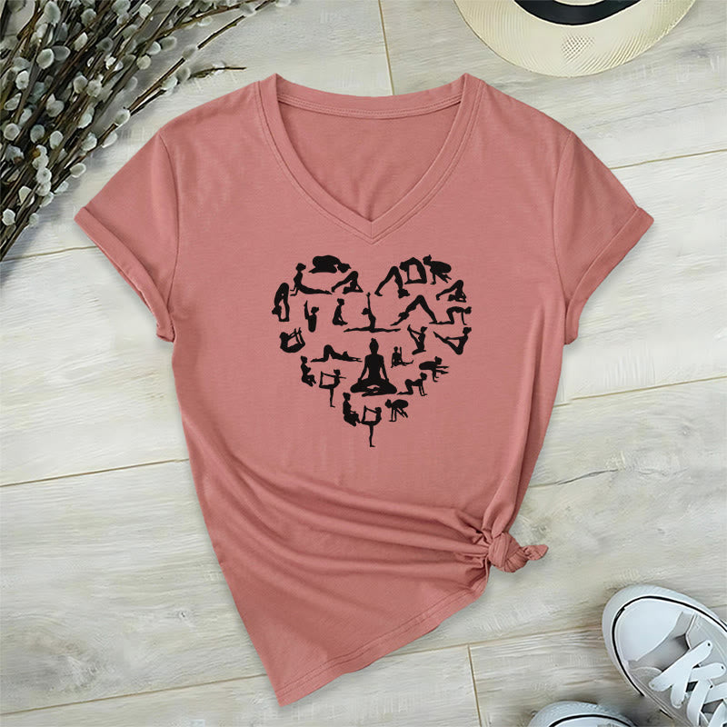 T-shirt da donna con scollo a V e grafica a forma di cuore Olivenorma con silhouette di tutte le posizioni yoga. - Rosa - 2XL - image 0