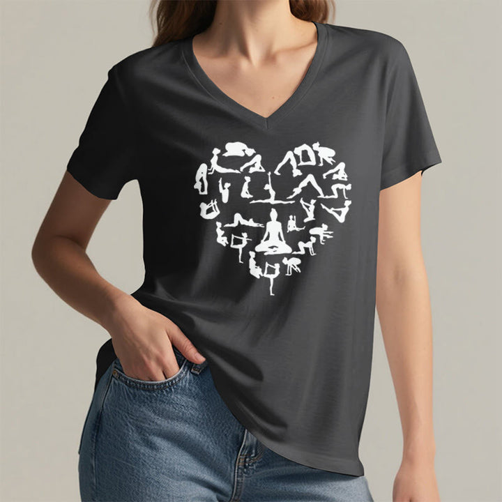 T-shirt da donna con scollo a V e grafica a forma di cuore Olivenorma con silhouette di tutte le posizioni yoga. - image 17