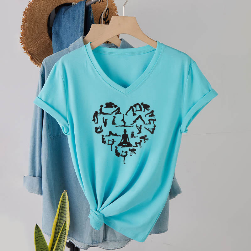 T-shirt da donna con scollo a V e grafica a forma di cuore Olivenorma con silhouette di tutte le posizioni yoga. - image 10