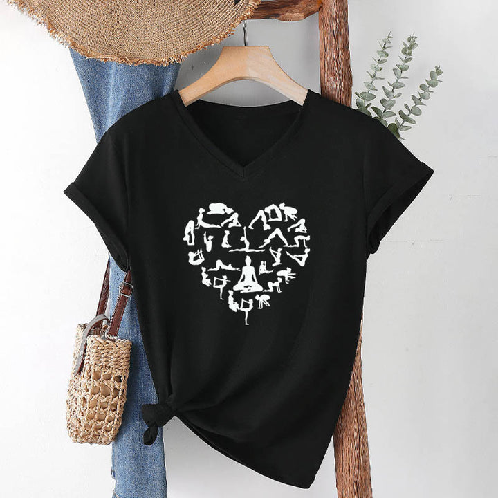 T-shirt da donna con scollo a V e grafica a forma di cuore Olivenorma con silhouette di tutte le posizioni yoga. - image 13