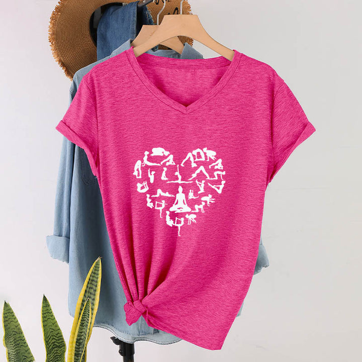 T-shirt da donna con scollo a V e grafica a forma di cuore Olivenorma con silhouette di tutte le posizioni yoga. - image 34