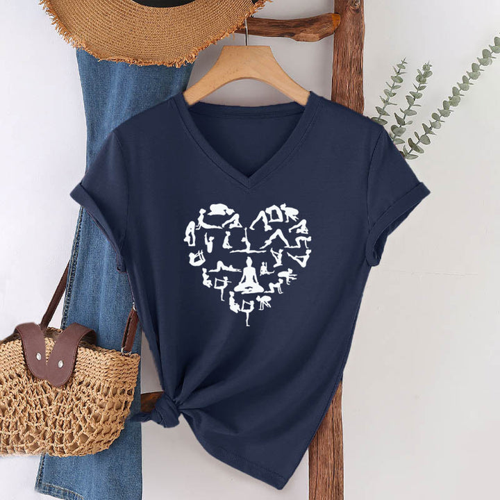 T-shirt da donna con scollo a V e grafica a forma di cuore Olivenorma con silhouette di tutte le posizioni yoga. - image 22