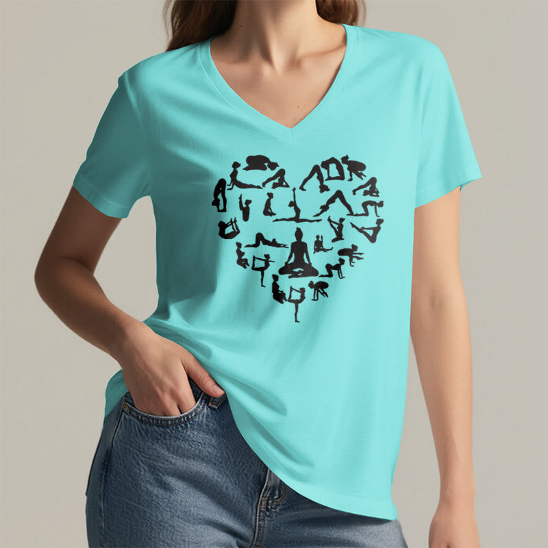T-shirt da donna con scollo a V e grafica a forma di cuore Olivenorma con silhouette di tutte le posizioni yoga. - image 11