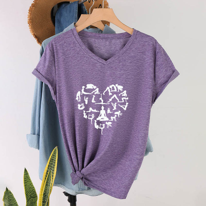 T-shirt da donna con scollo a V e grafica a forma di cuore Olivenorma con silhouette di tutte le posizioni yoga. - image 37