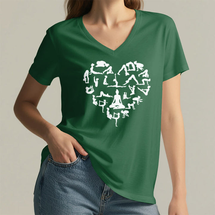 T-shirt da donna con scollo a V e grafica a forma di cuore Olivenorma con silhouette di tutte le posizioni yoga. - image 26