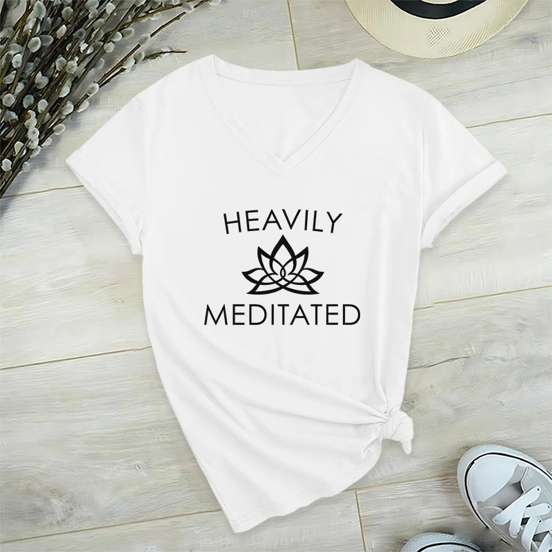 T-shirt da donna con scollo a V e stampa minimalista "Heavily Meditated Lotus Flower" Olivenorma. - Bianco - 2XL - image 0