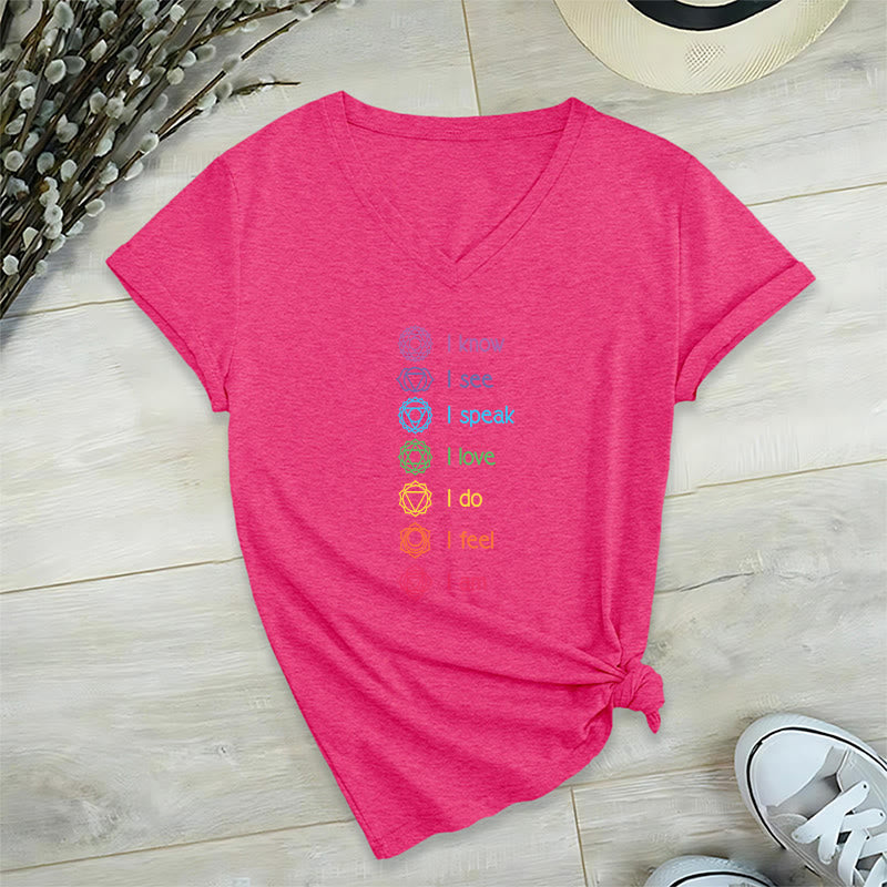 Maglietta da donna con scollo a V e scritta Olivenorma 7 Chakra Affirmation Vertical Rainbow Symbol Graphic. - Rosso rosa - 2XL - image 33