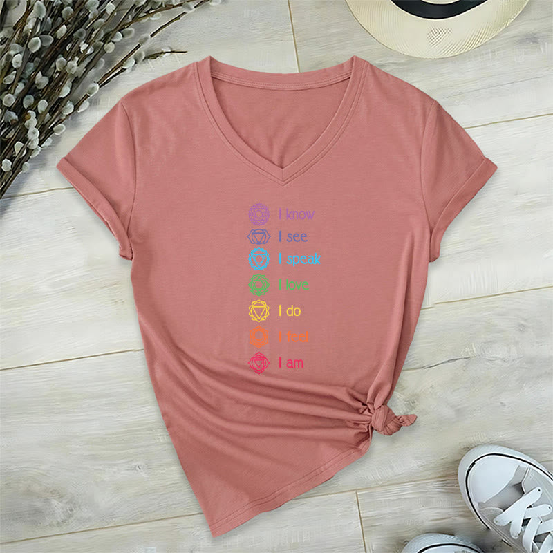 Maglietta da donna con scollo a V e scritta Olivenorma 7 Chakra Affirmation Vertical Rainbow Symbol Graphic. - Rosa - 2XL - image 9