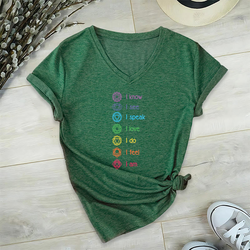 Maglietta da donna con scollo a V e scritta Olivenorma 7 Chakra Affirmation Vertical Rainbow Symbol Graphic. - Verde scuro - 2XL - image 24