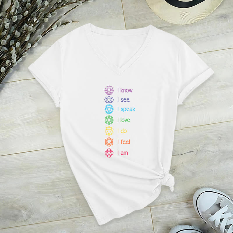 Maglietta da donna con scollo a V e scritta Olivenorma 7 Chakra Affirmation Vertical Rainbow Symbol Graphic. - Bianco - 2XL - image 18