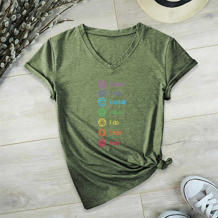Maglietta da donna con scollo a V e scritta Olivenorma 7 Chakra Affirmation Vertical Rainbow Symbol Graphic. - Verde oliva - 2XL - image 3