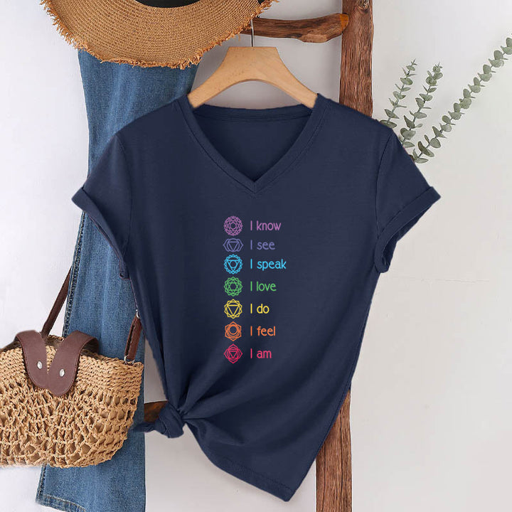 Maglietta da donna con scollo a V e scritta Olivenorma 7 Chakra Affirmation Vertical Rainbow Symbol Graphic. - image 22