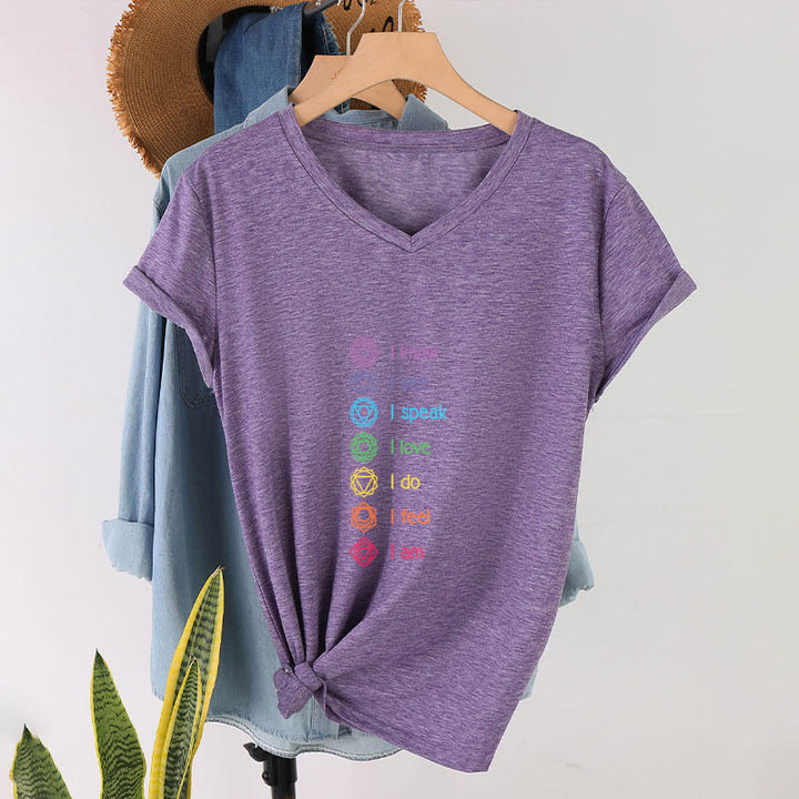 Maglietta da donna con scollo a V e scritta Olivenorma 7 Chakra Affirmation Vertical Rainbow Symbol Graphic. - image 37