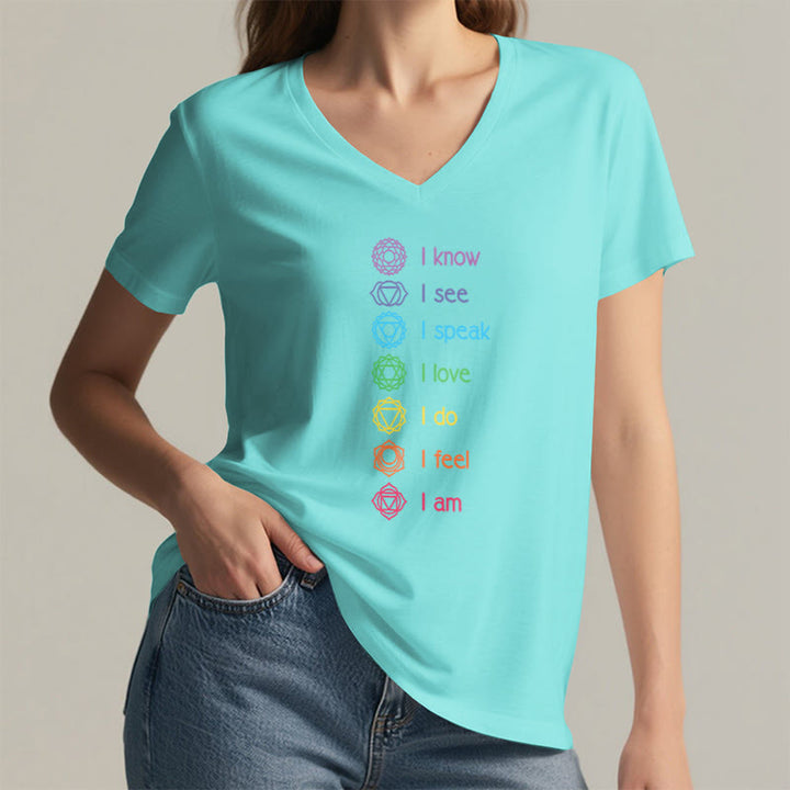 Maglietta da donna con scollo a V e scritta Olivenorma 7 Chakra Affirmation Vertical Rainbow Symbol Graphic. - image 14