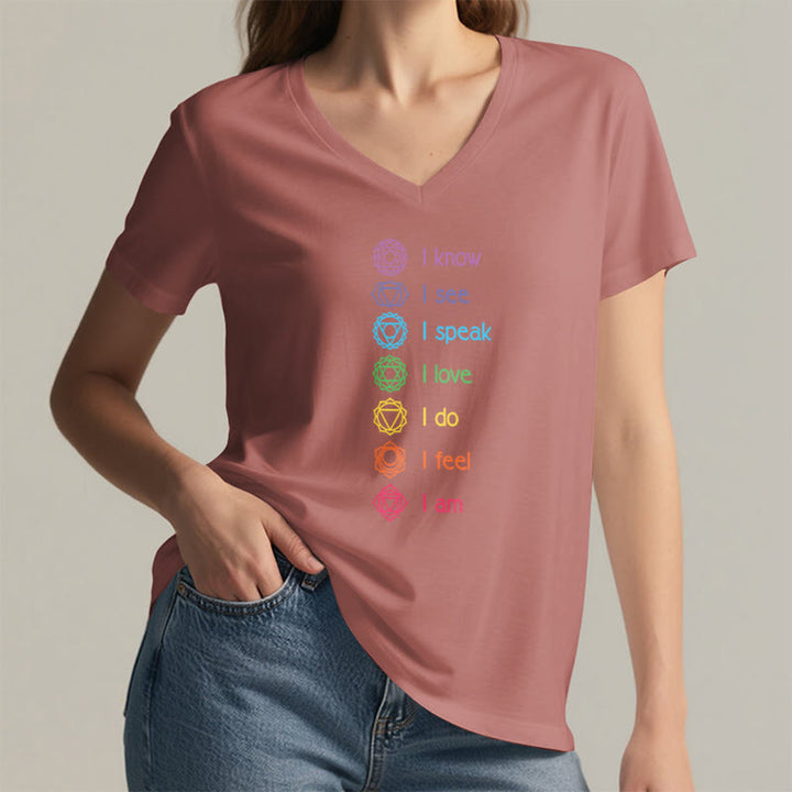 Maglietta da donna con scollo a V e scritta Olivenorma 7 Chakra Affirmation Vertical Rainbow Symbol Graphic. - image 11