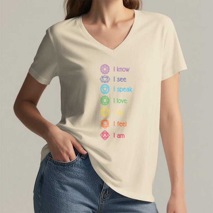Maglietta da donna con scollo a V e scritta Olivenorma 7 Chakra Affirmation Vertical Rainbow Symbol Graphic. - image 8