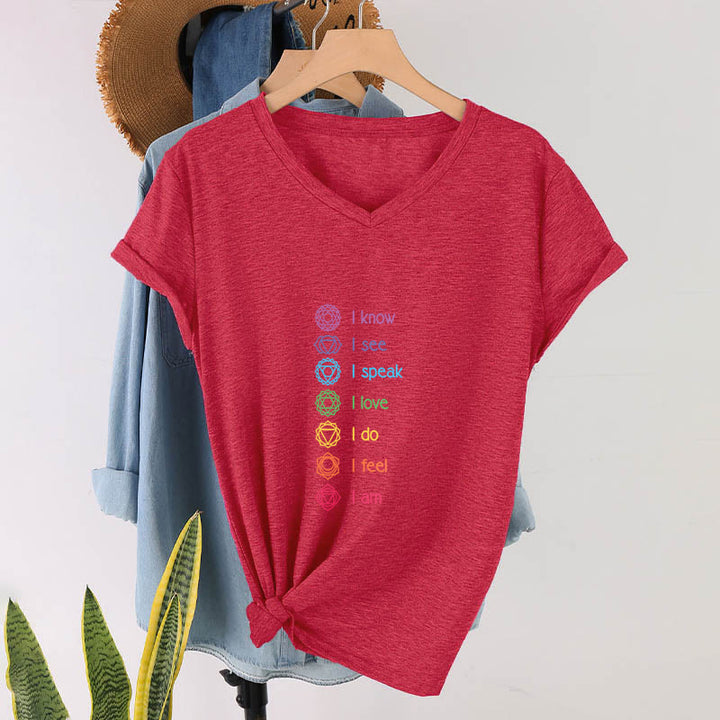 Maglietta da donna con scollo a V e scritta Olivenorma 7 Chakra Affirmation Vertical Rainbow Symbol Graphic. - image 28