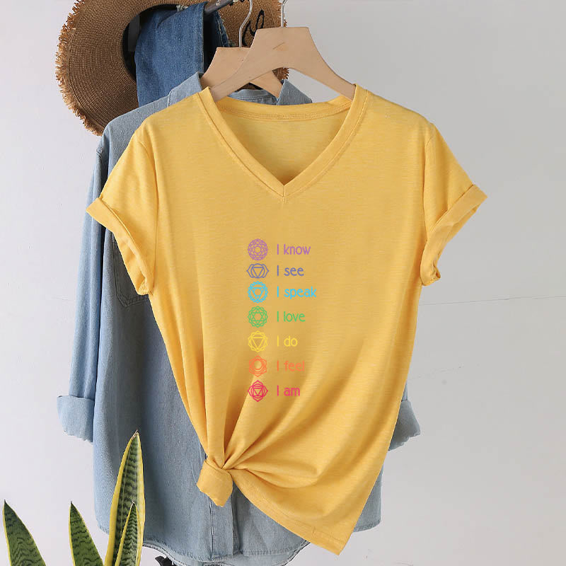 Maglietta da donna con scollo a V e scritta Olivenorma 7 Chakra Affirmation Vertical Rainbow Symbol Graphic. - image 31