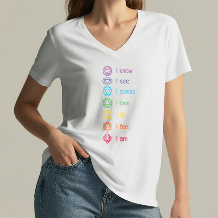 Maglietta da donna con scollo a V e scritta Olivenorma 7 Chakra Affirmation Vertical Rainbow Symbol Graphic. - image 20
