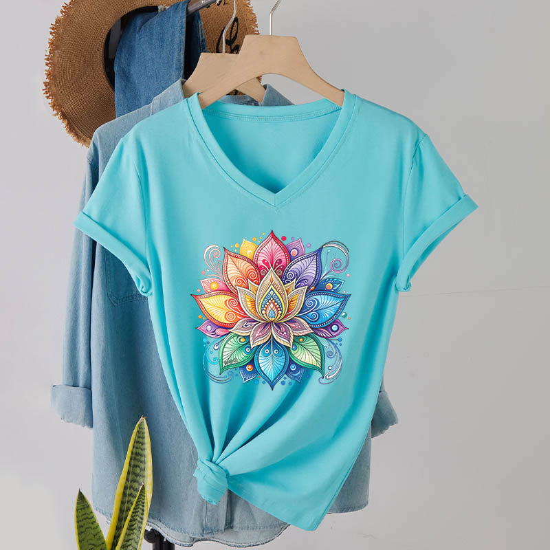 T-shirt da donna con scollo a V e stampa grafica boho "Vivant Rainbow Mandala Lotus" Olivenorma. - Lago Blu - 2XL - image 12