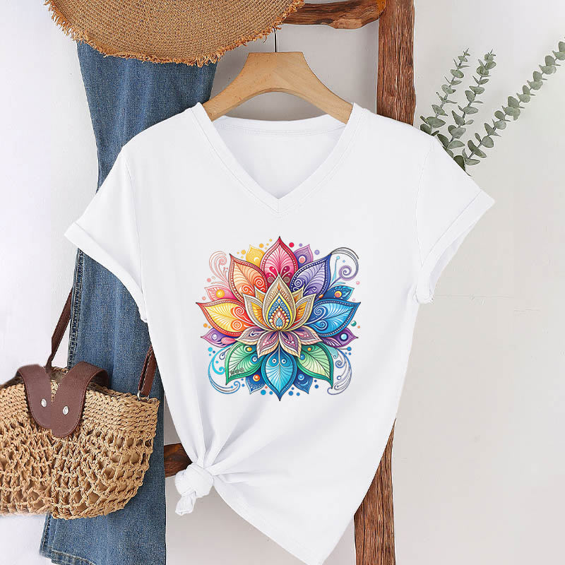 T-shirt da donna con scollo a V e stampa grafica boho "Vivant Rainbow Mandala Lotus" Olivenorma. - Bianco - 2XL - image 21