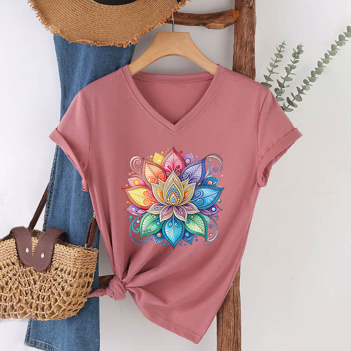 T-shirt da donna con scollo a V e stampa grafica boho "Vivant Rainbow Mandala Lotus" Olivenorma. - Rosa - 2XL - image 9