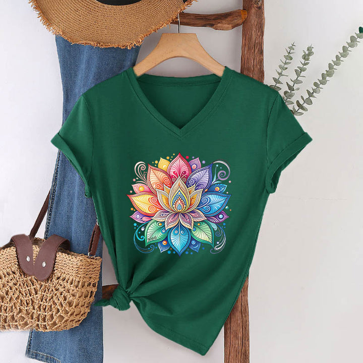 T-shirt da donna con scollo a V e stampa grafica boho "Vivant Rainbow Mandala Lotus" Olivenorma. - Verde scuro - 2XL - image 27