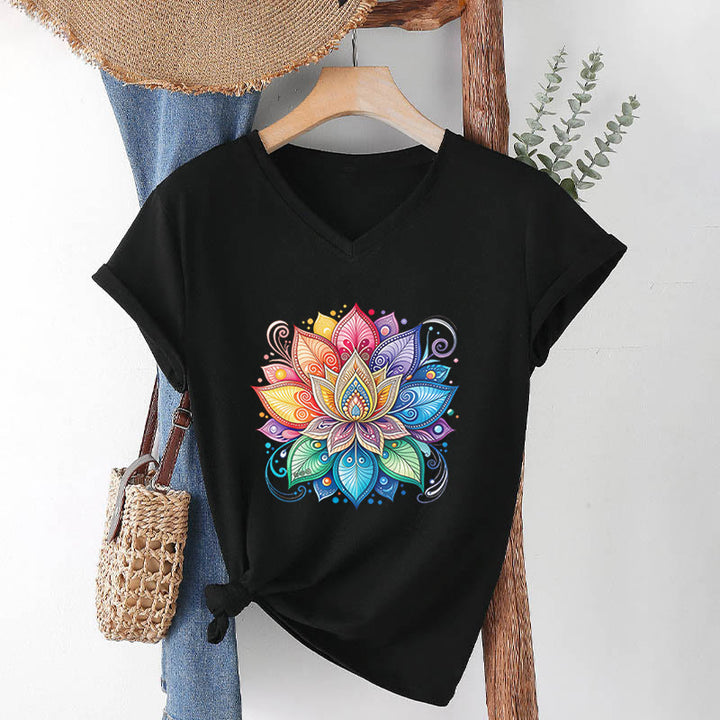 T-shirt da donna con scollo a V e stampa grafica boho "Vivant Rainbow Mandala Lotus" Olivenorma. - Nero - 2XL - image 15