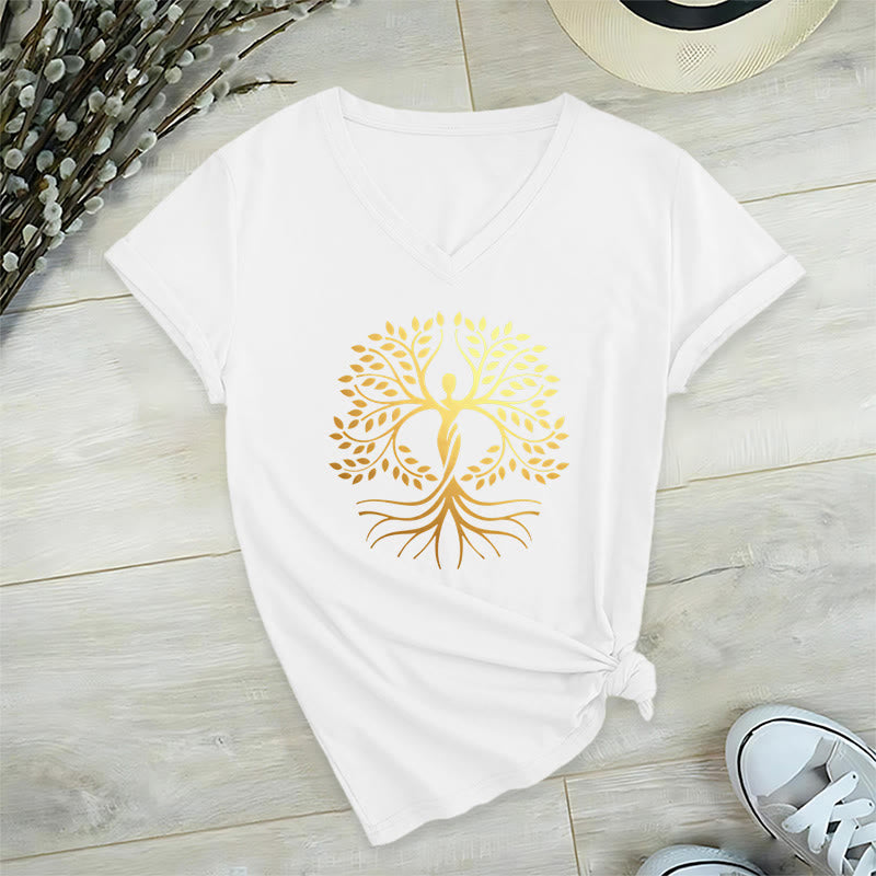 T-shirt da donna con scollo a V e silhouette umana in lamina d'oro Olivenorma con albero della vita e grafica spirituale. - image 19