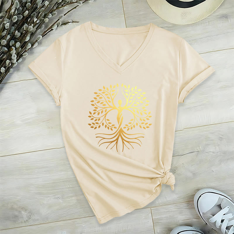 T-shirt da donna con scollo a V e silhouette umana in lamina d'oro Olivenorma con albero della vita e grafica spirituale. - image 4