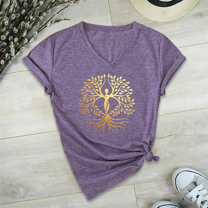 T-shirt da donna con scollo a V e silhouette umana in lamina d'oro Olivenorma con albero della vita e grafica spirituale. - image 37